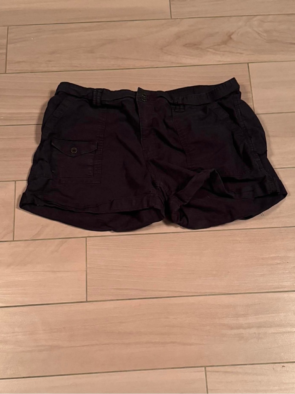 Time and Tru Black Cargo Shorts size 18 - Picture 2 of 6